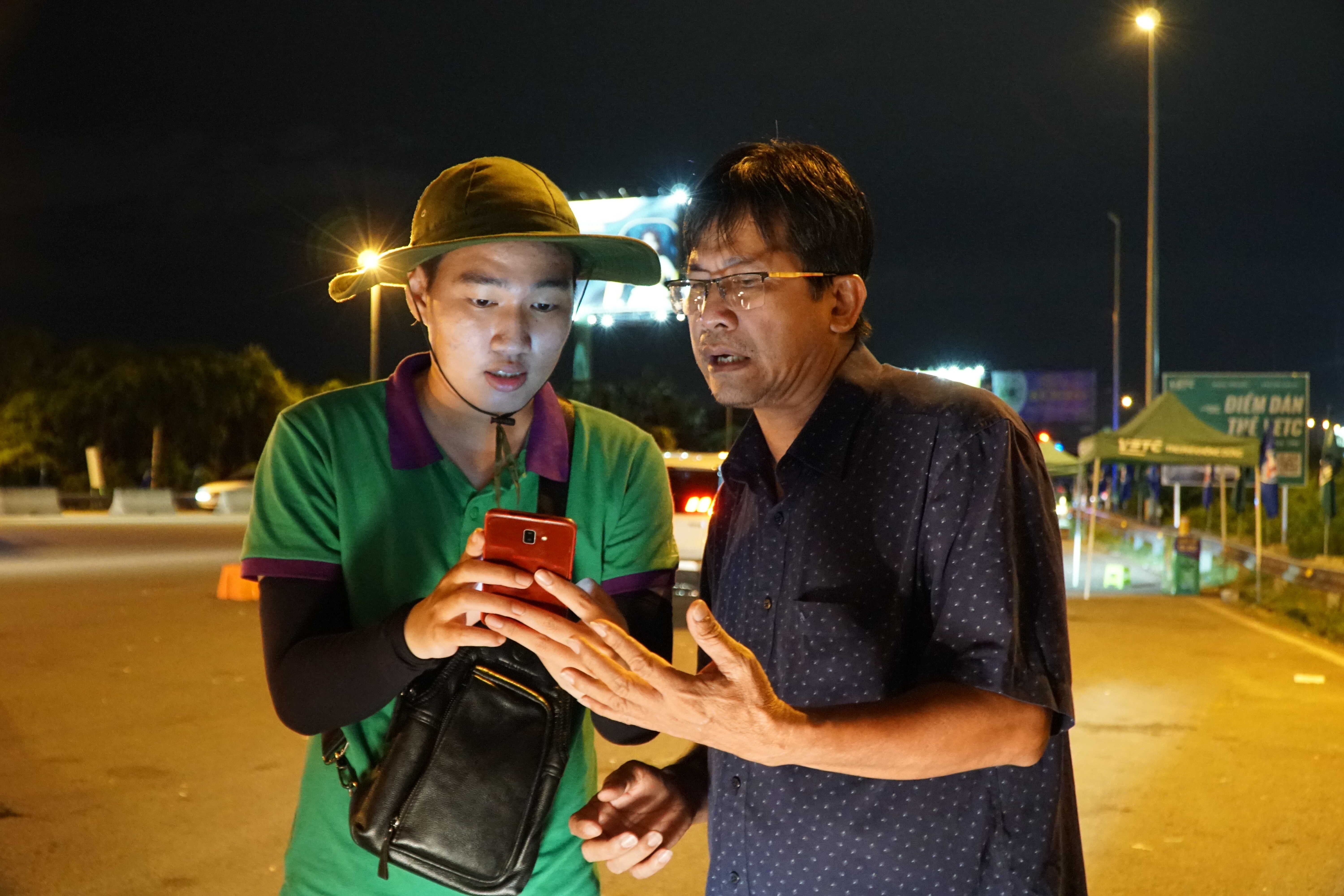 Xuyen dem dan the thu phi khong dung cho tai xe tren cao toc hinh anh