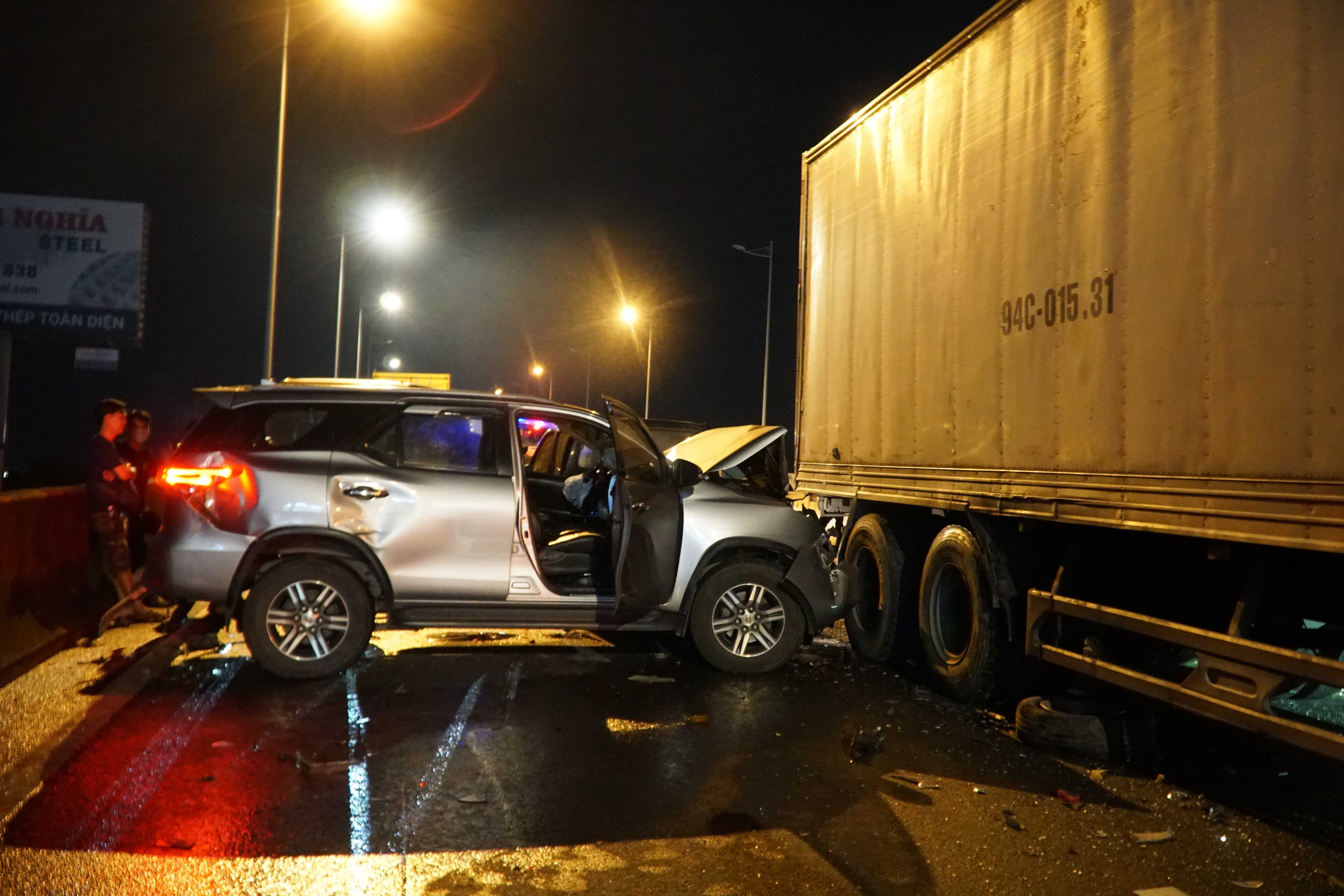 Tai nan lien hoan tren cao toc TP.HCM - Long Thanh - Dau Giay anh 2