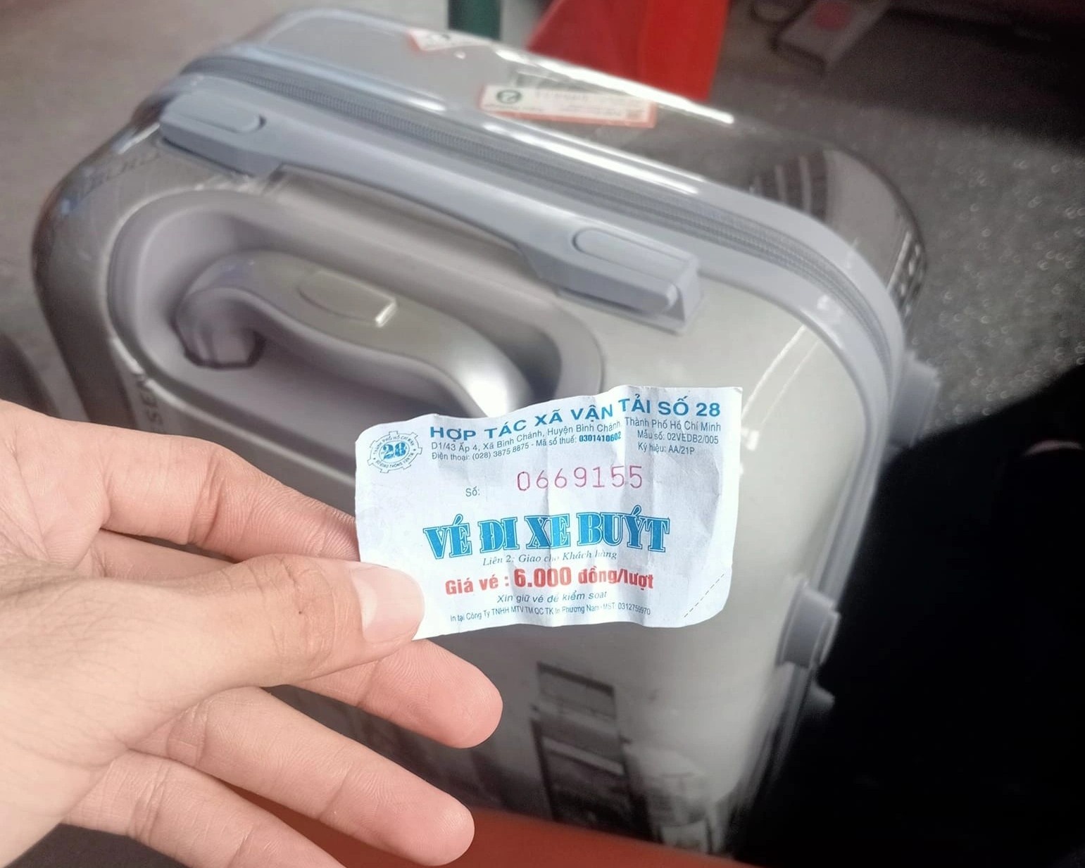 nhan vien xe buyt anh 1