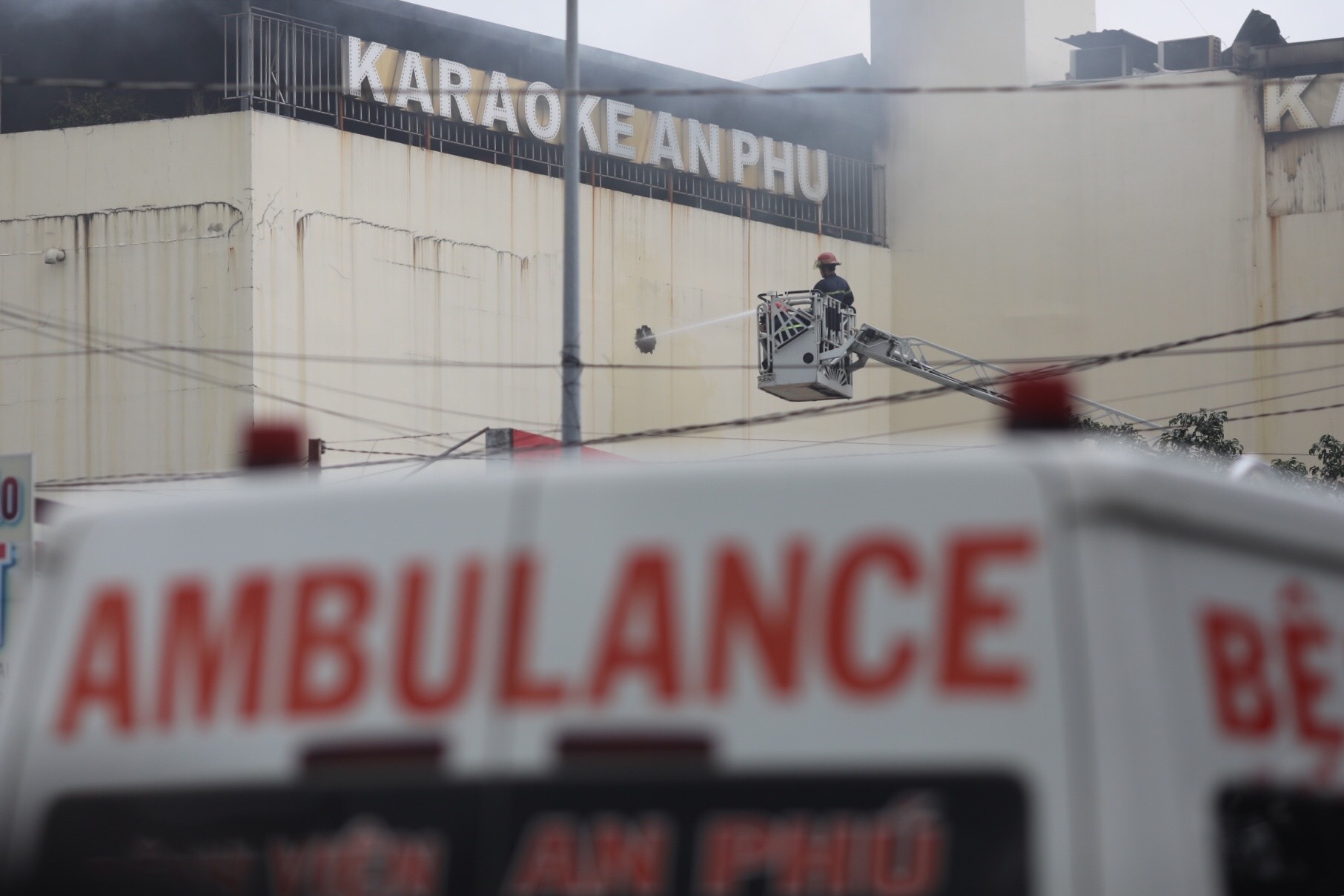 Trung cau giam dinh qua trinh cap phep PCCC quan karaoke An Phu hinh anh