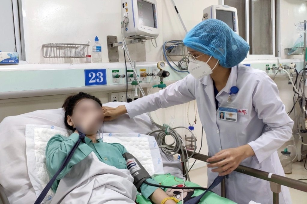 Nu sinh ngo doc ruou vuot qua nguy kich, duoc xuat vien hinh anh