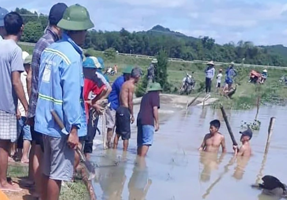 Tram nguoi ngan dap tran tim thi the be trai o Nghe An hinh anh