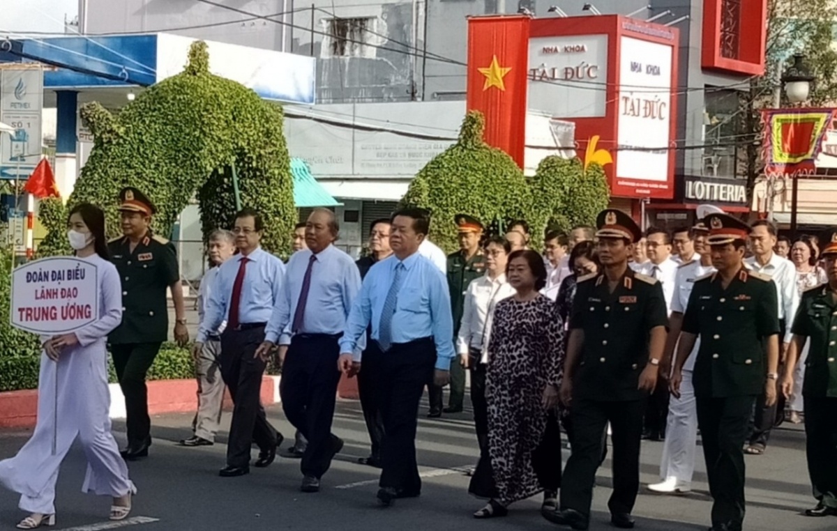 dang huong anh hung anh 1