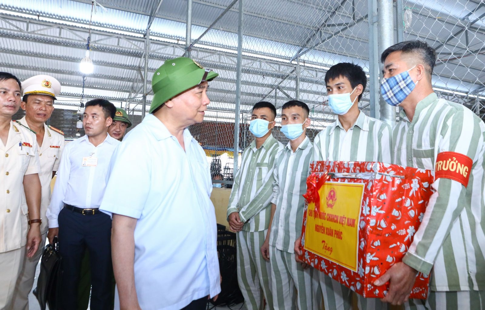 Chu tich nuoc quyet dinh dac xa hon 2.400 pham dip 2/9 hinh anh