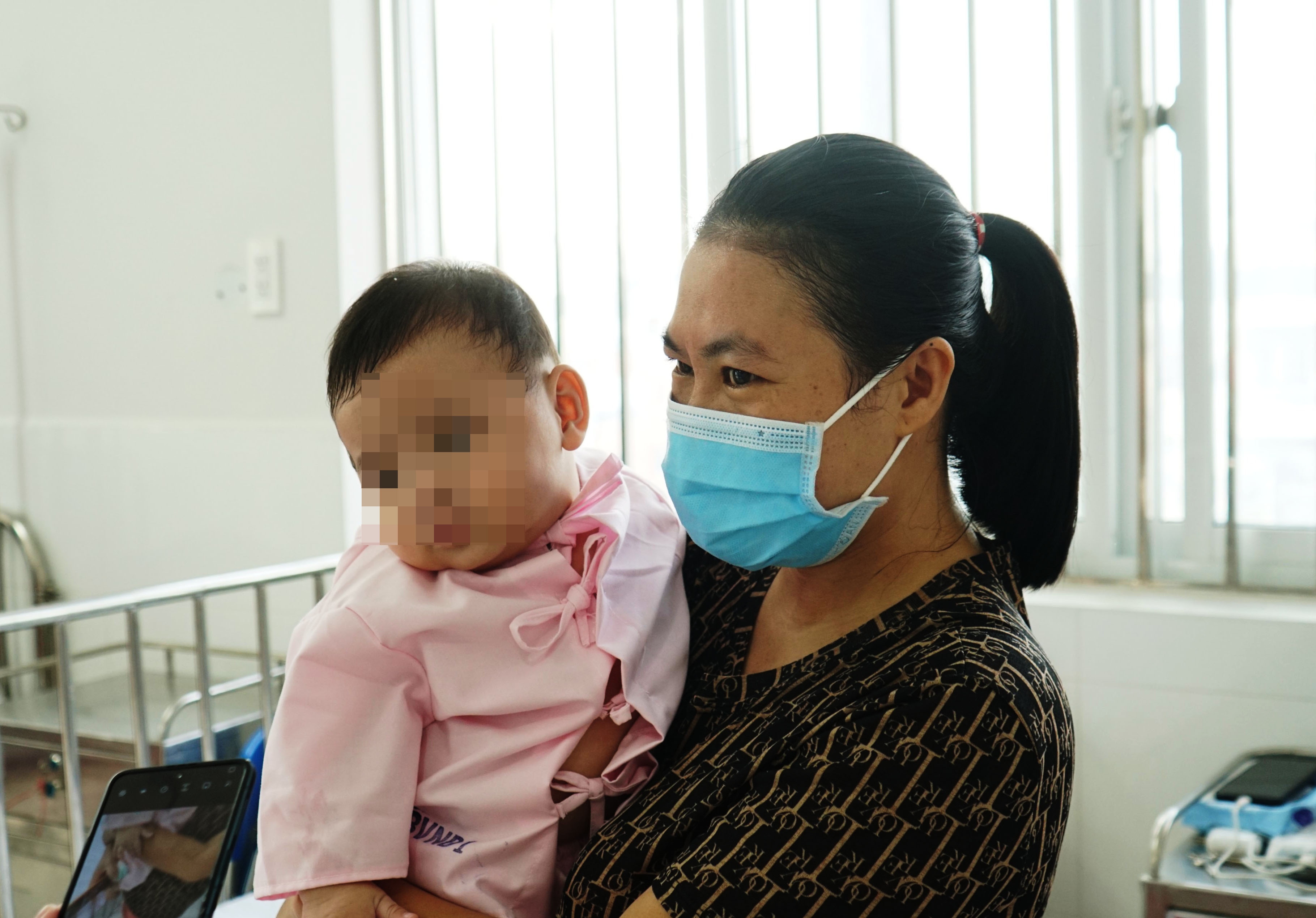 10.000 tre sut moi, ho vom mieng duoc phau thuat hinh anh