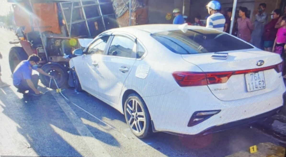 Xe hop tong xe dap dien va xe may cay, mot nguoi tu vong hinh anh