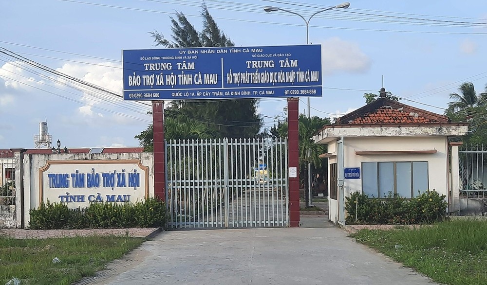 Cu ong tai Trung tam Bao tro xa hoi Ca Mau bi cu ba danh nhap vien hinh anh