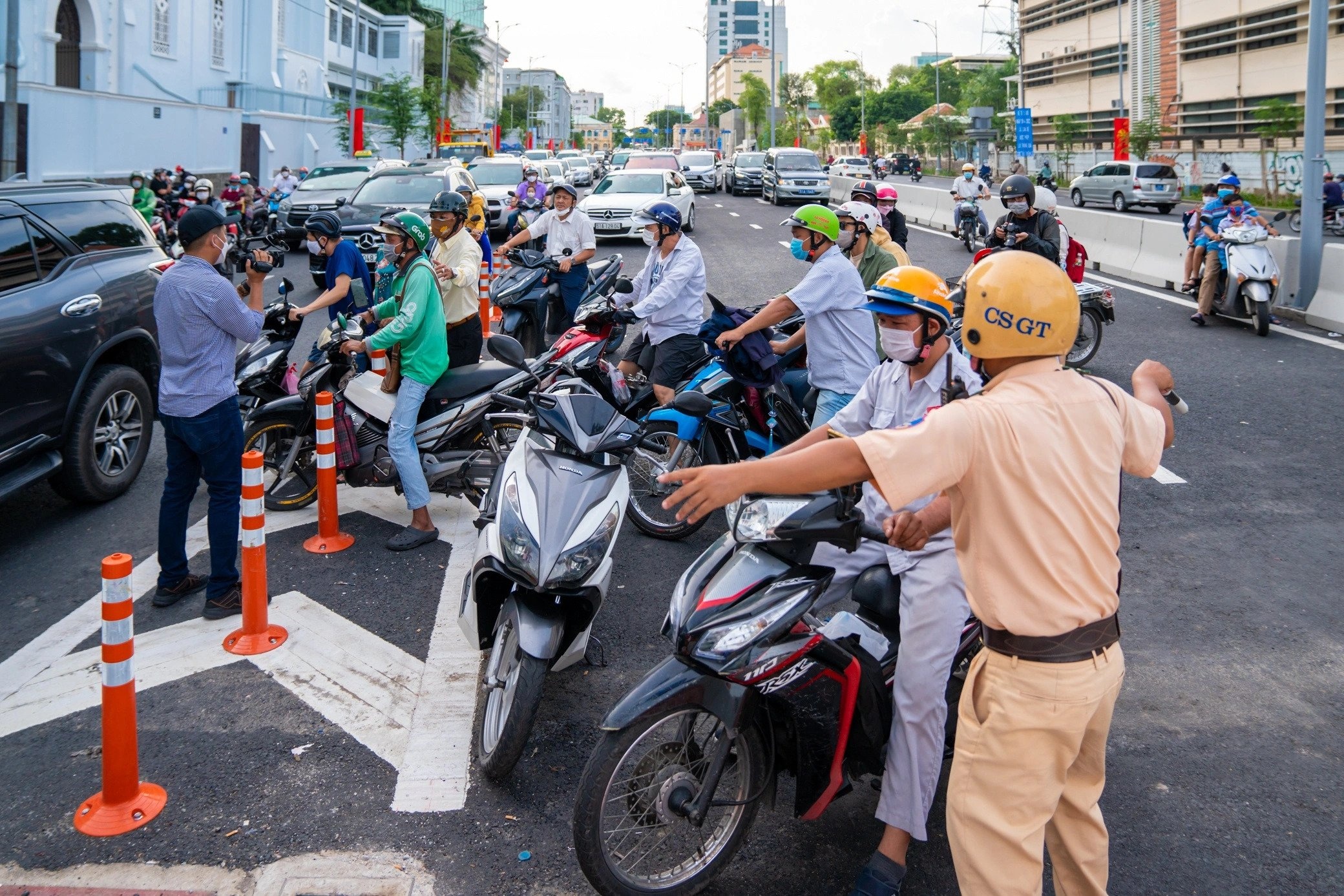 Mot so tuyen duong o trung tam TP.HCM cam dung, do xe tu 11/9 hinh anh