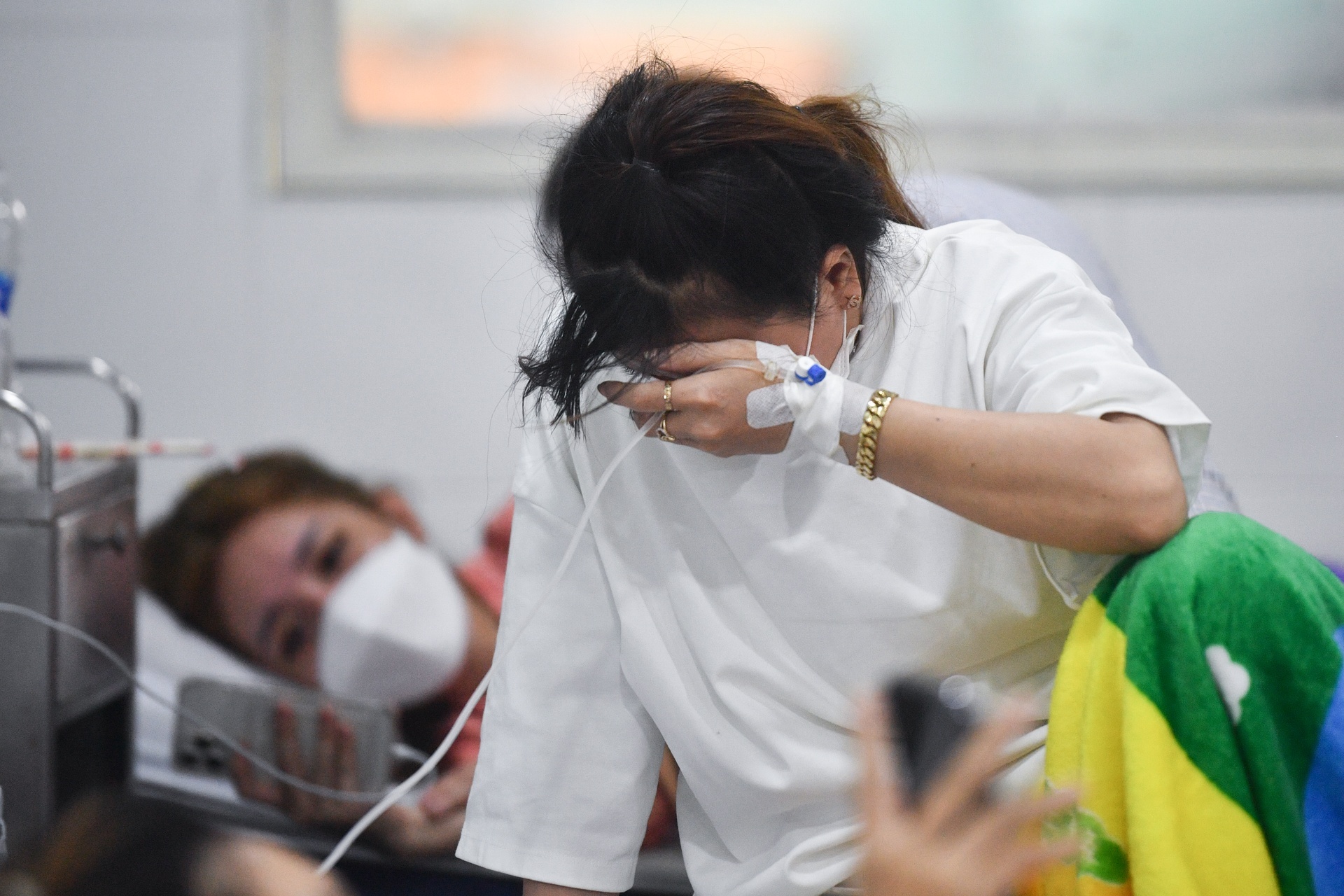 Khoanh khac sinh tu cua nan nhan tron o nha ve sinh quan karaoke chay hinh anh