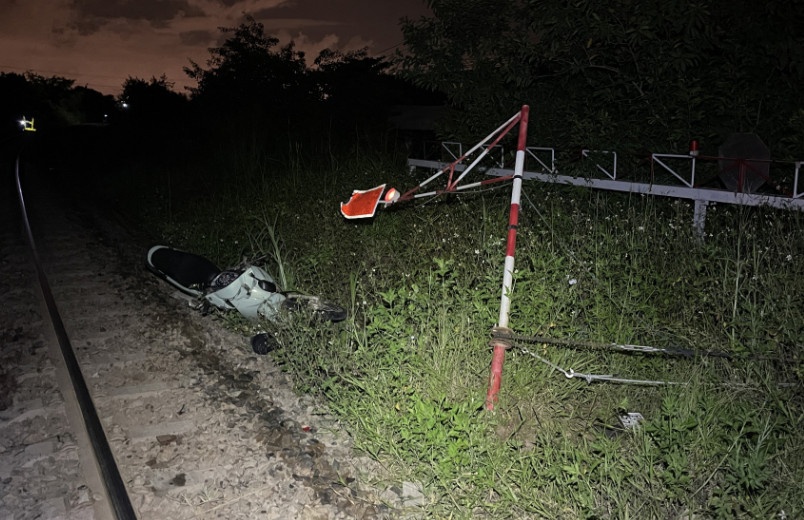 Co vuot rao chan duong sat, mot nguoi bi tau hoa dam tu vong hinh anh