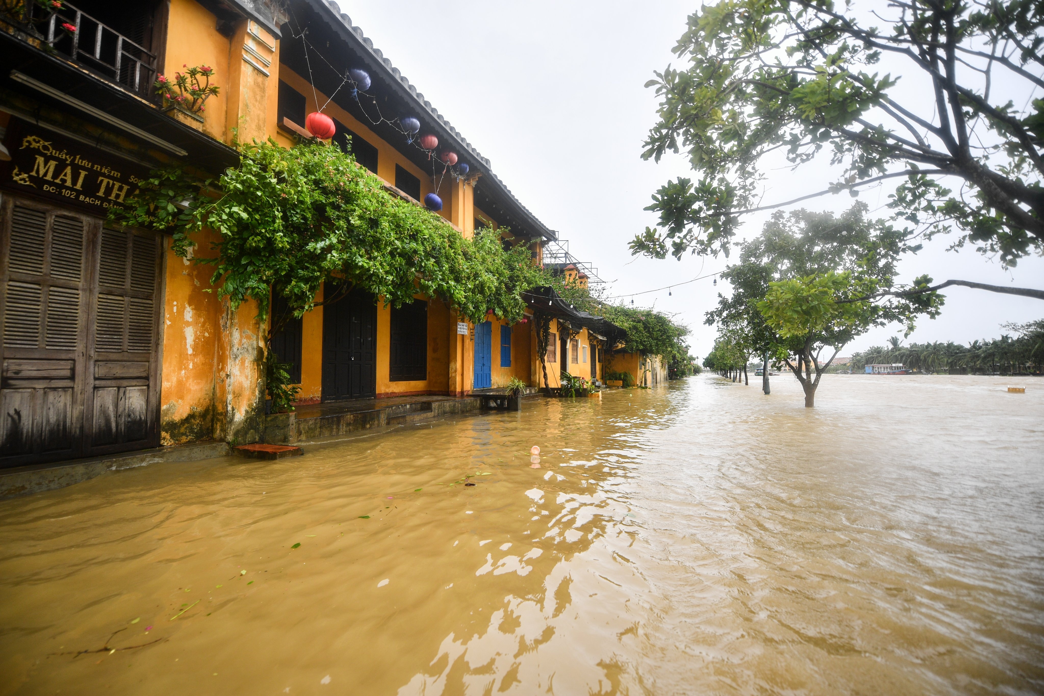 Nguy co lu quet, lo dat tu Quang Binh den Quang Nam hinh anh