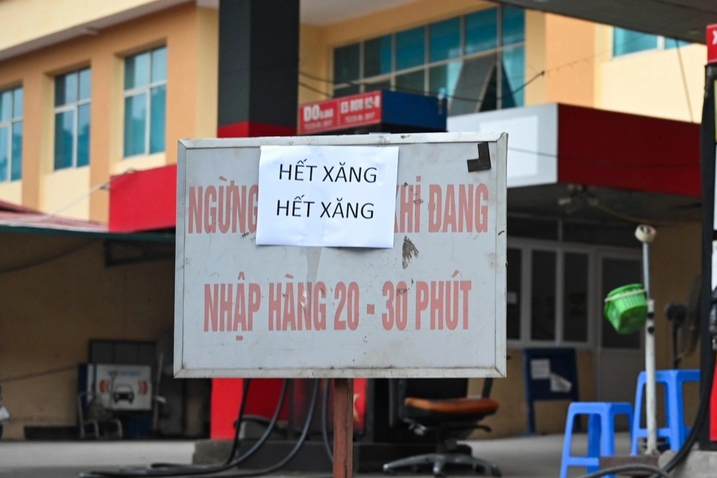 Thuc hu thong tin hang loat cay xang o Binh Duong dong cua hinh anh