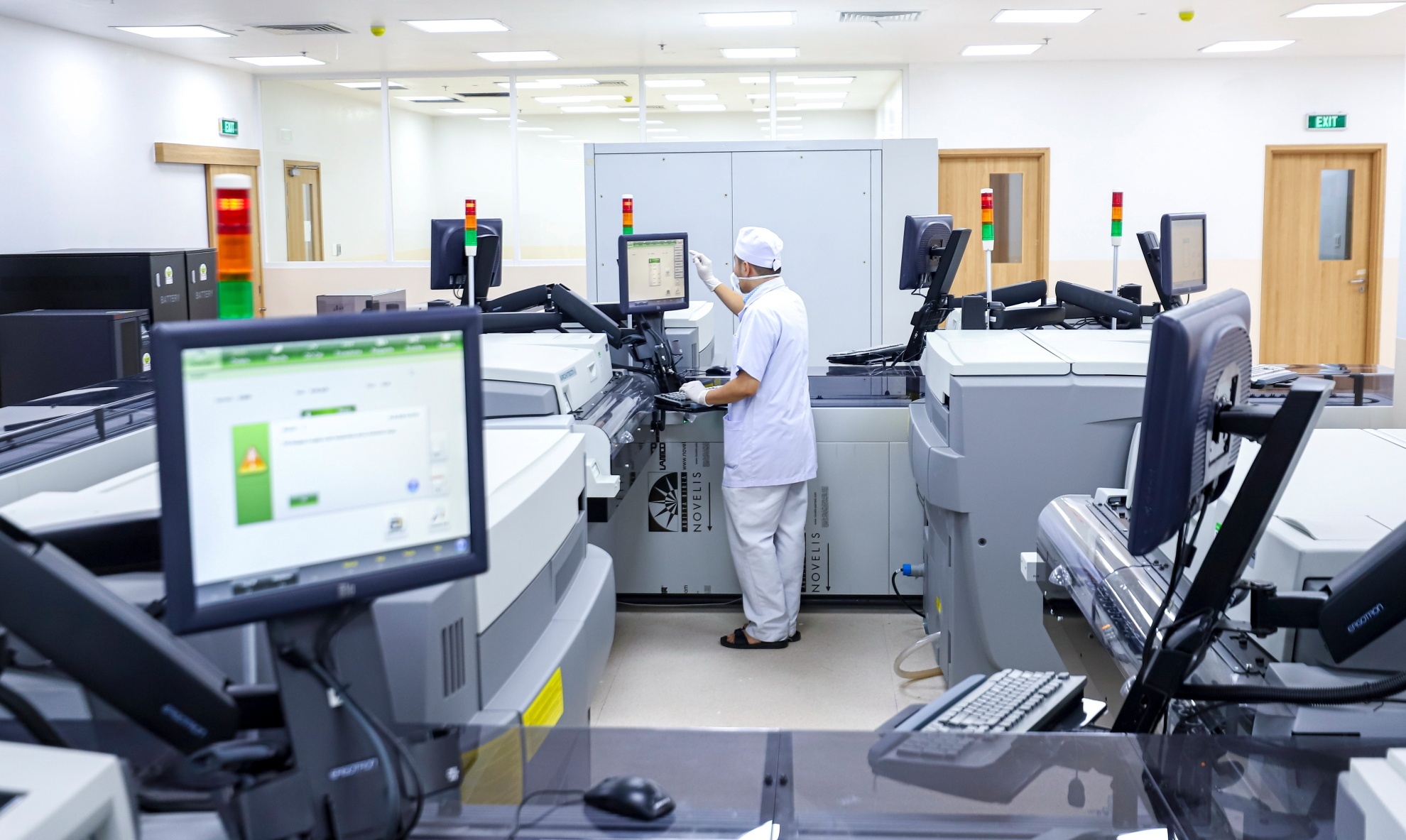 So Y te TP.HCM thong tin viec thieu hoa chat xet nghiem o BV Ung Buou hinh anh