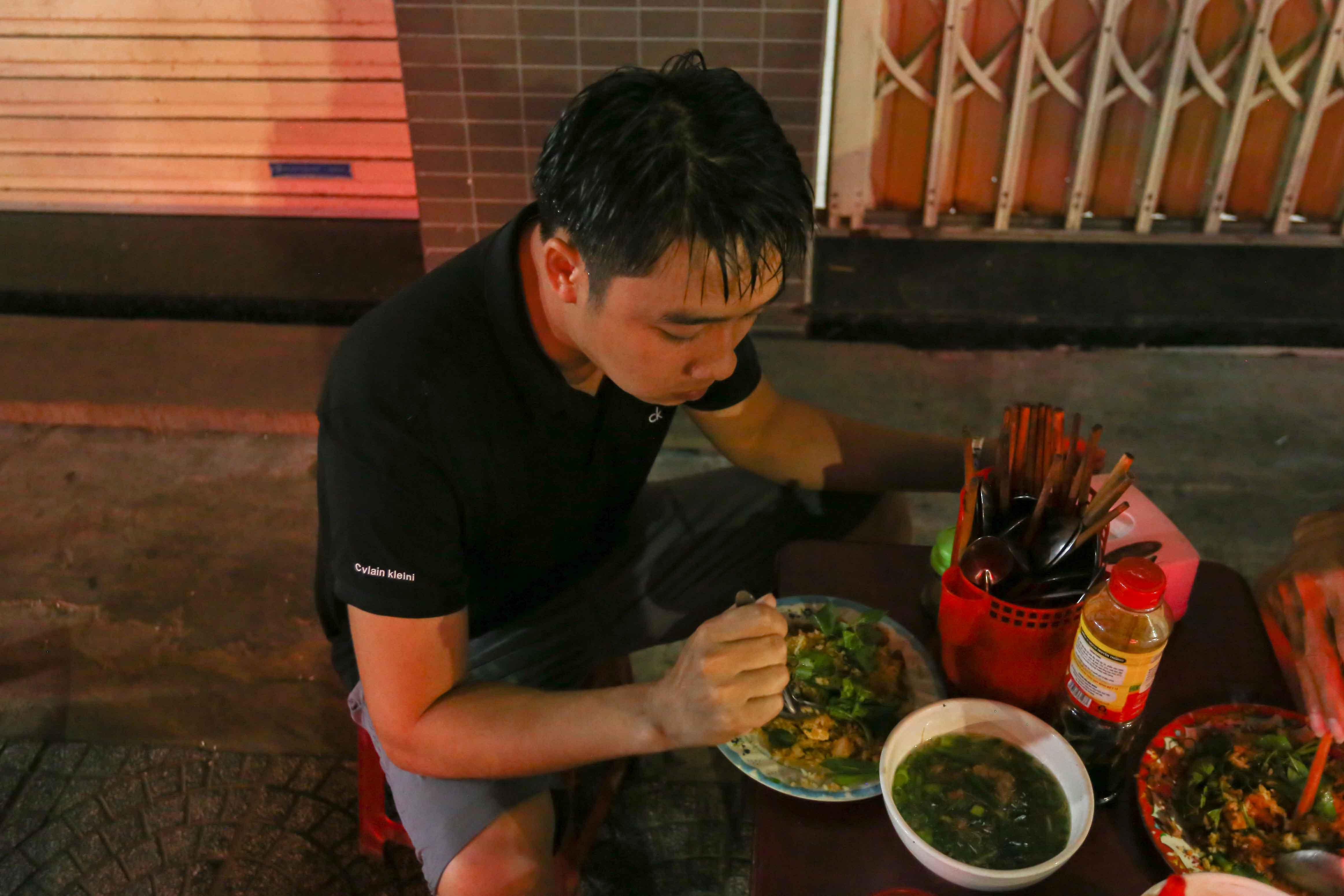 Bo do bua com, chang trai Thanh Hoa nhay song cuu nguoi tu tu hinh anh