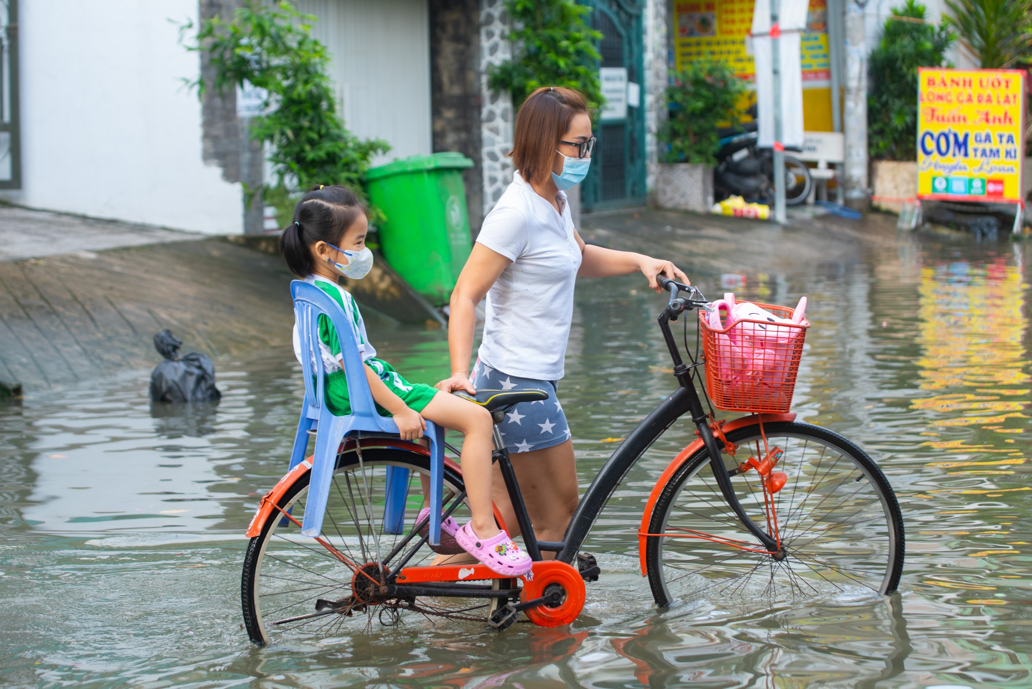 Nam Bo doi mat nhieu dang thoi tiet nguy hiem tu nay den Tet hinh anh