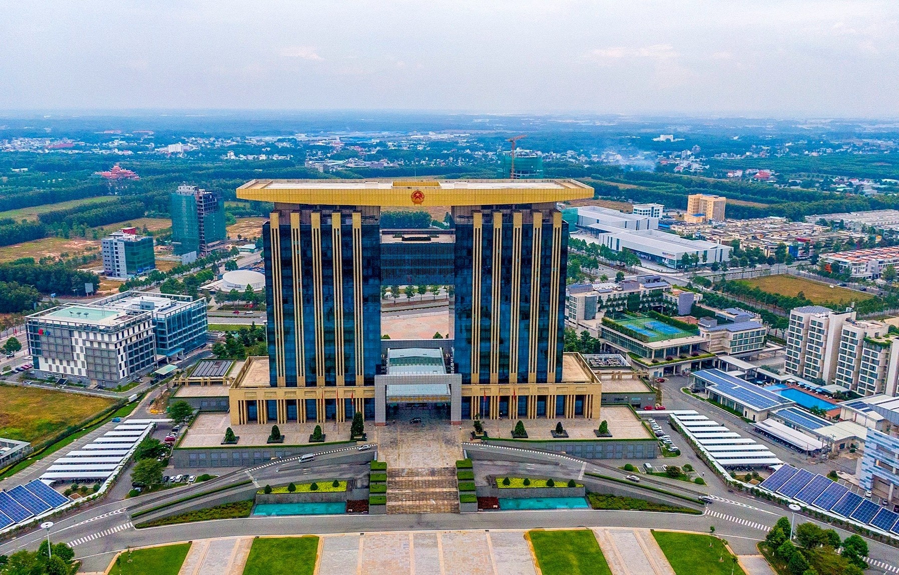 Binh Duong thi cong nhieu cong trinh lon trong nam 2022 hinh anh