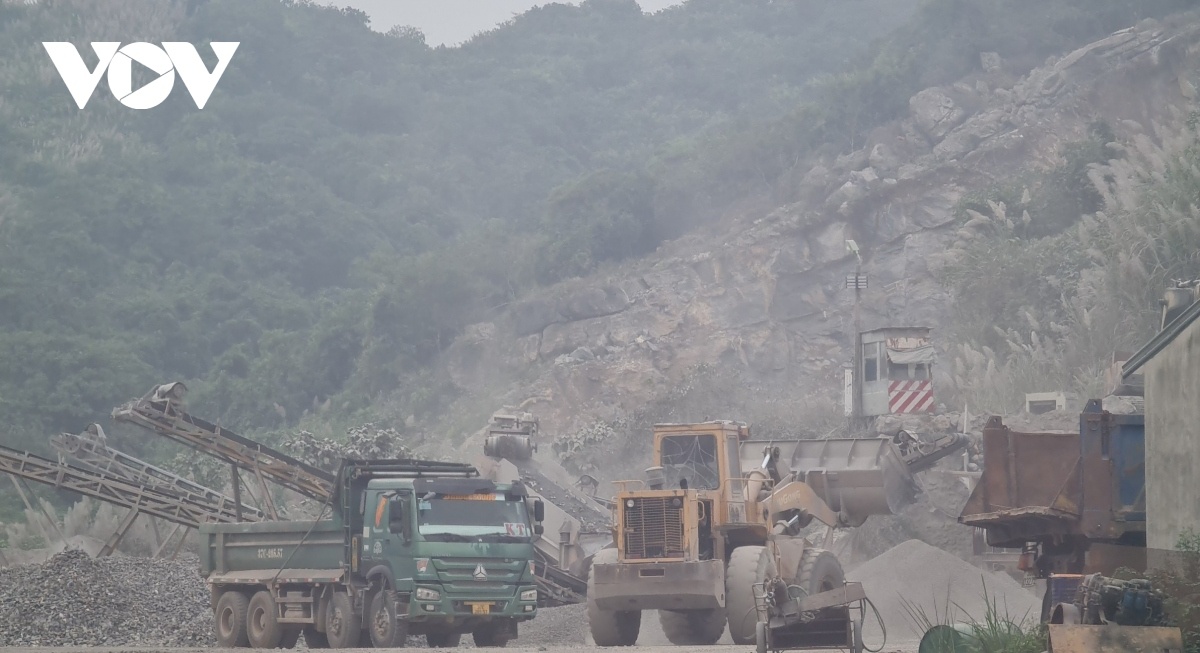 tai nan lat may xuc anh 1