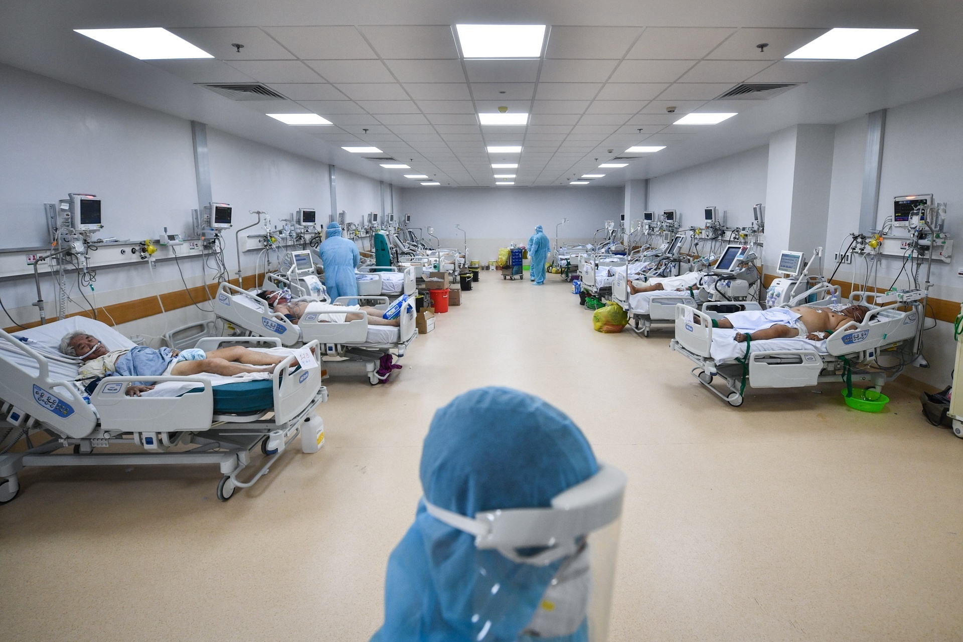 Phat hien mot so goi thau chong dich o TP.HCM co gia cao bat thuong hinh anh