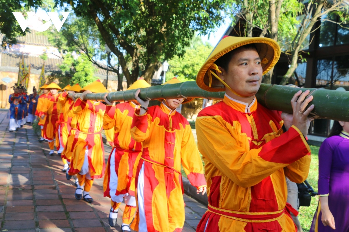 Tai hien nghi le dung neu ngay Tet tai Dai noi Hue hinh anh