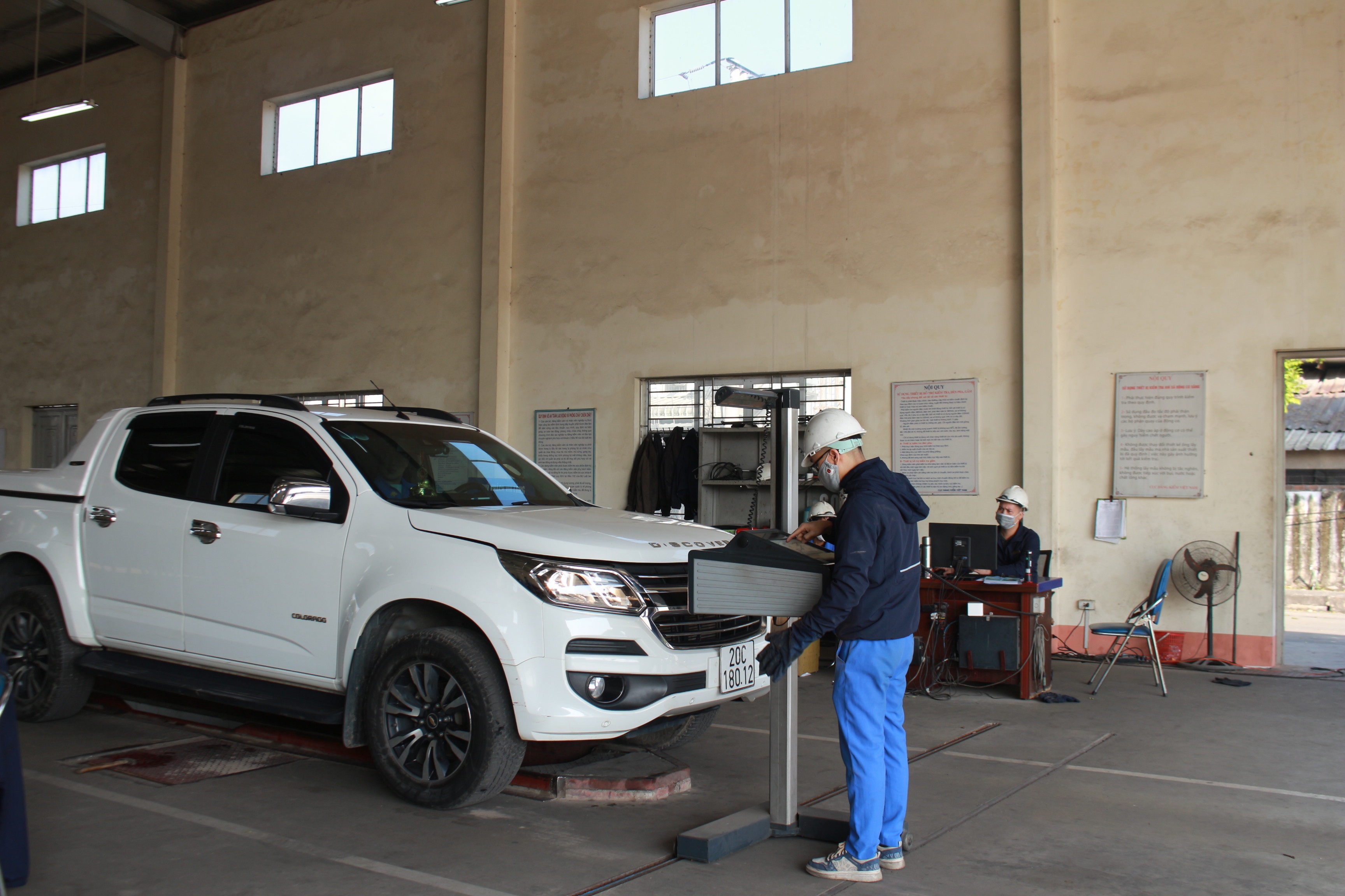 Thai Nguyen thanh tra dot xuat cac trung tam dang kiem xe co gioi hinh anh