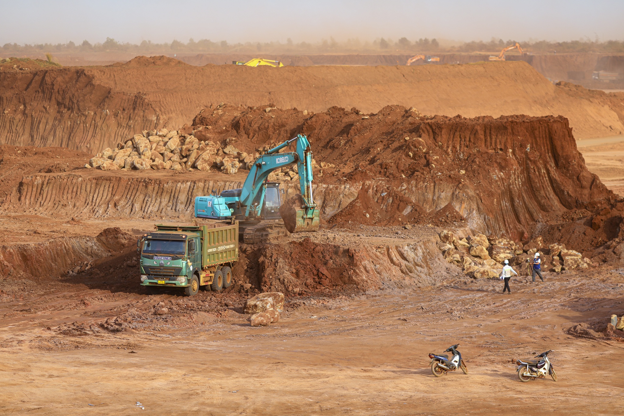 Nhon nhip tren dai cong truong san bay Long Thanh hinh anh