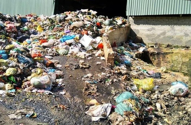 Nhieu lan bi phat nang, chu nha may rac o Lam Dong xin… ‘tra gop’ hinh anh