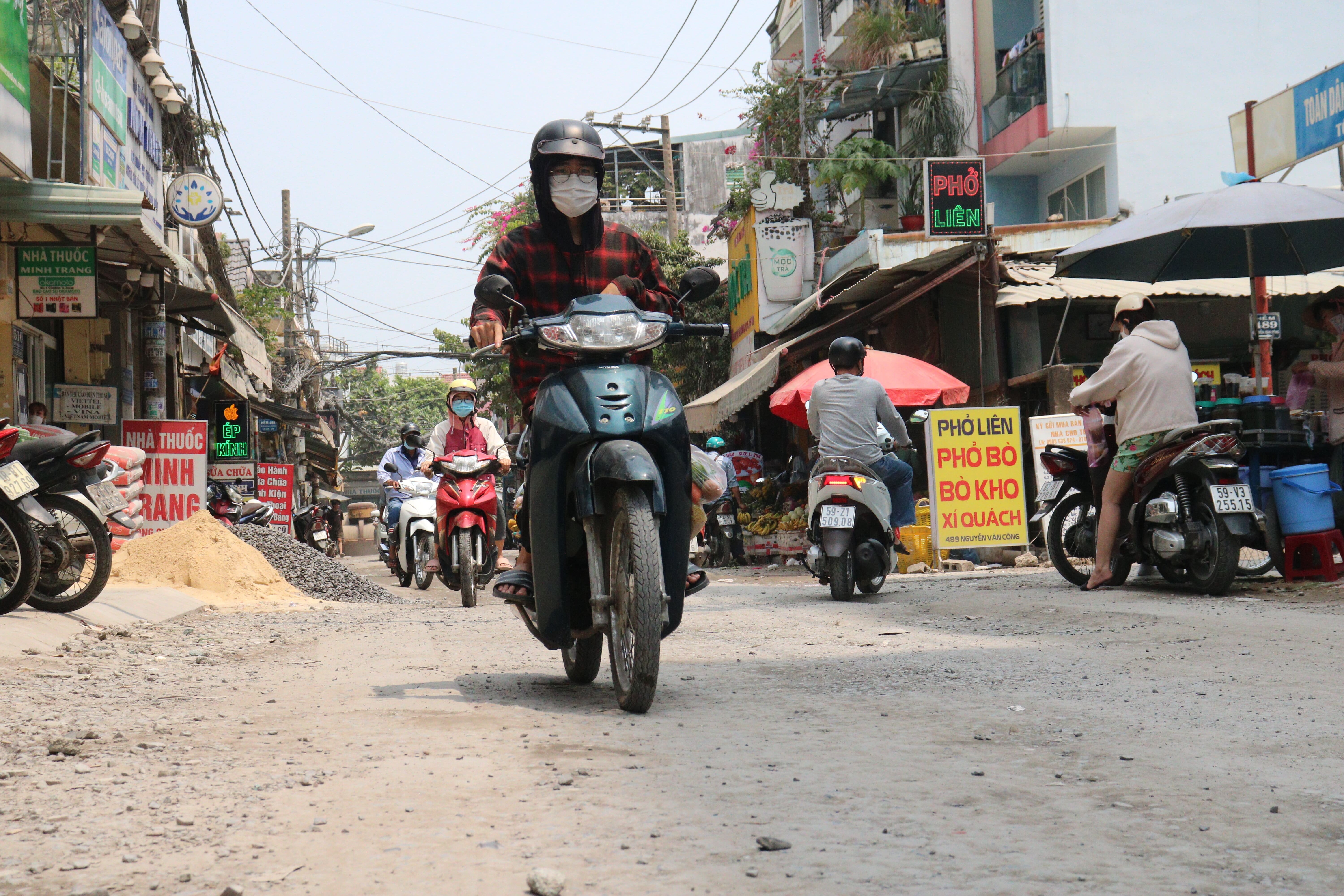 Nguoi dan TP.HCM kho so vi cong trinh cham tien do hinh anh