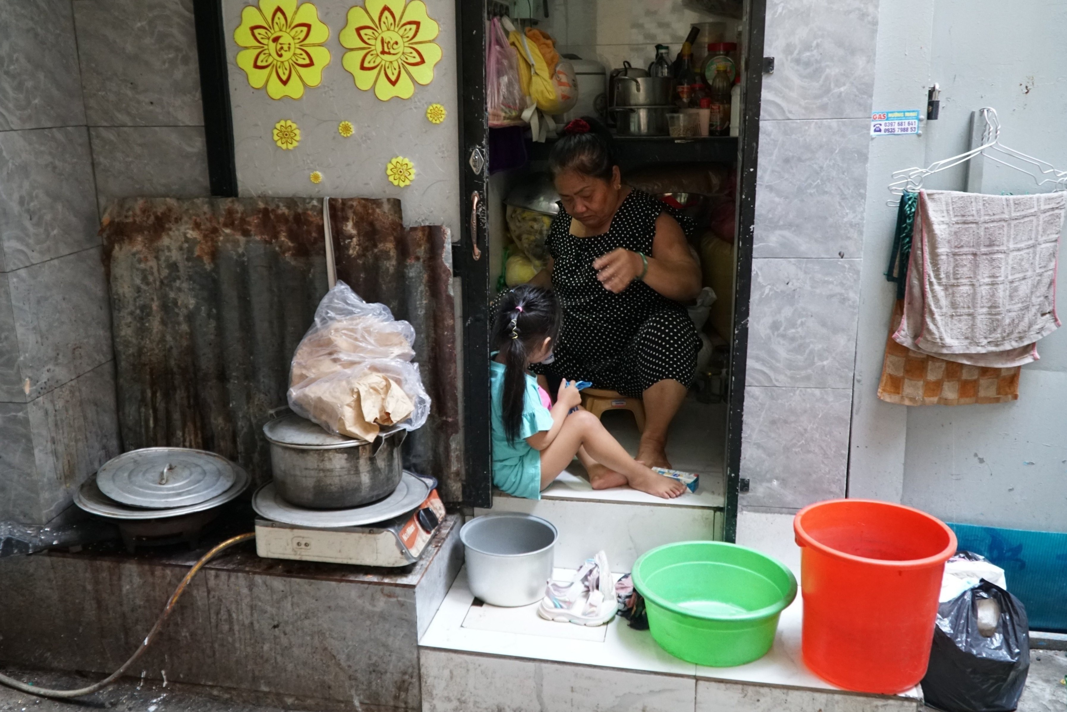 Cuoc song trong cac can nha sieu nho o trung tam TP.HCM hinh anh