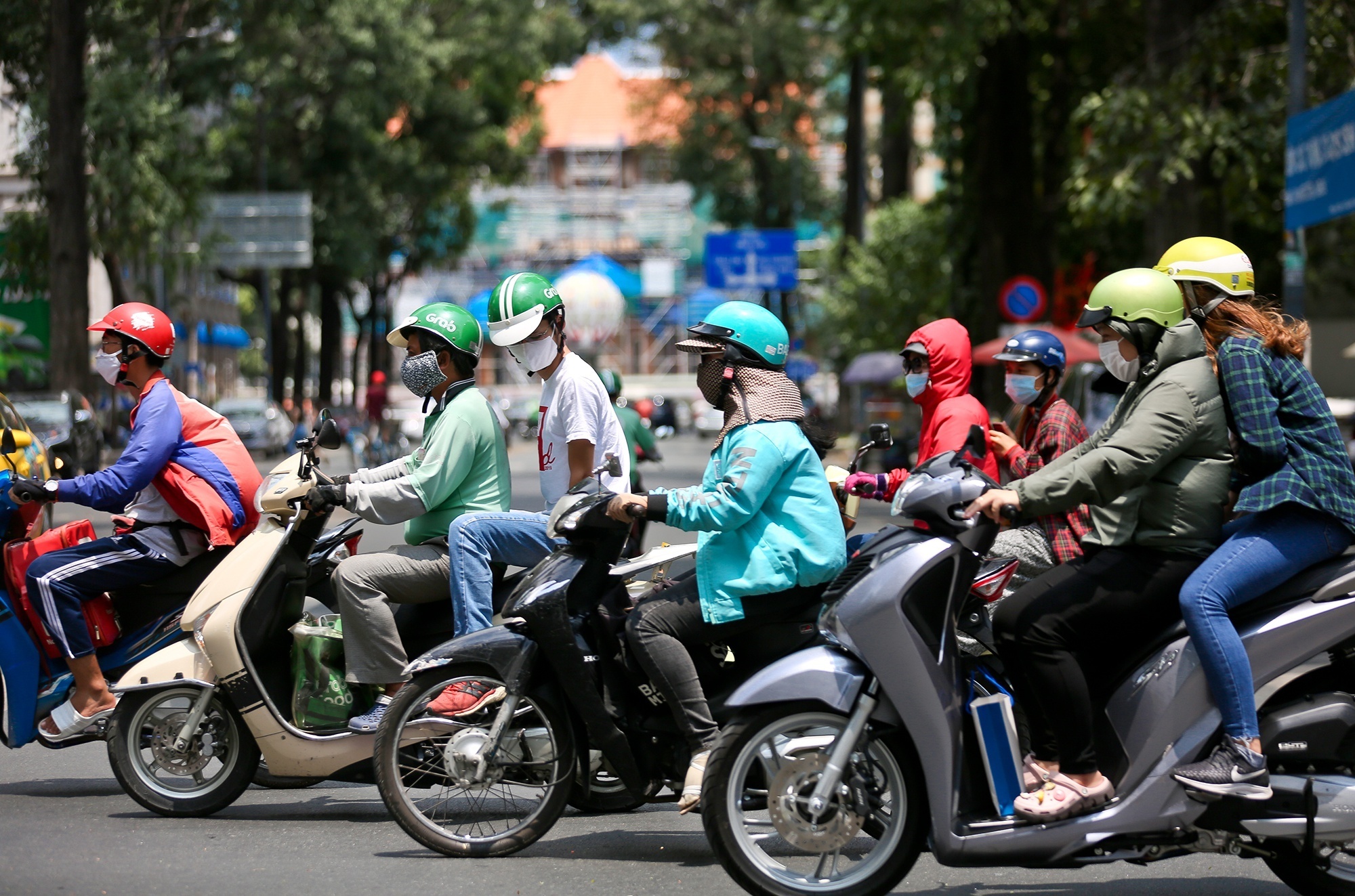 TP.HCM nang nong den het thang 4 hinh anh