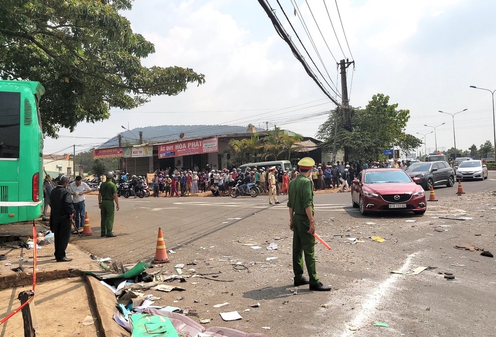 Danh tinh nan nhan thuong vong vu xe khach lao vao nha dan o Gia Lai hinh anh