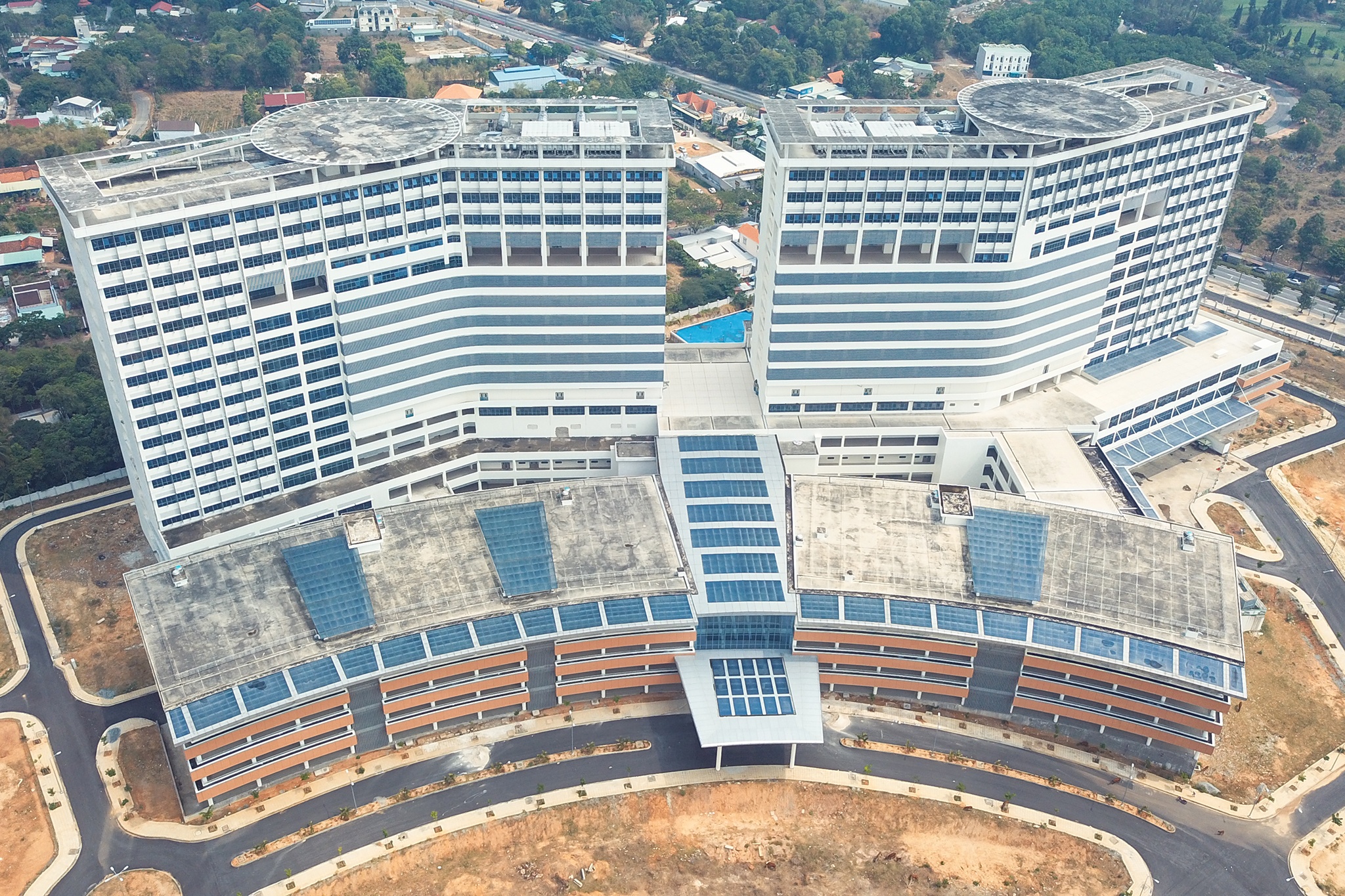 Benh vien 2.300 ty o Binh Duong tre hen nhieu nam van chua xong hinh anh