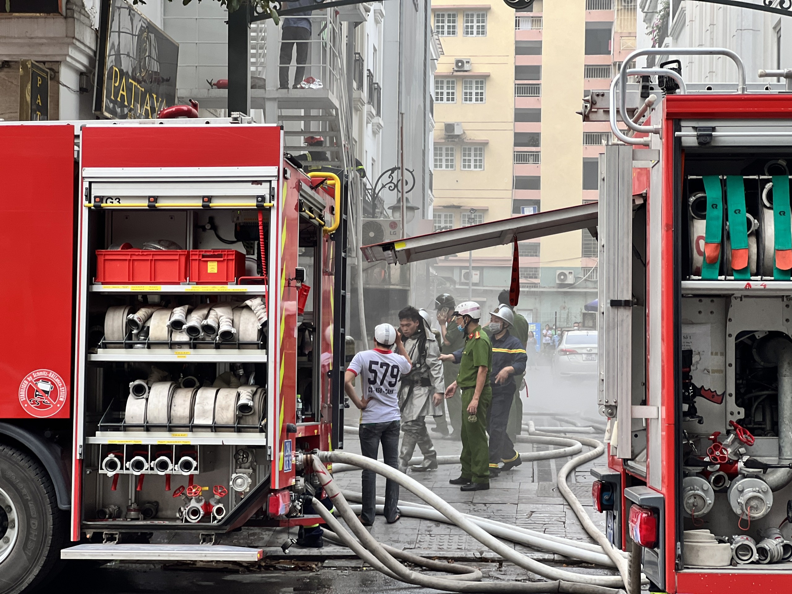 Chay quan karaoke 5 tang hinh anh