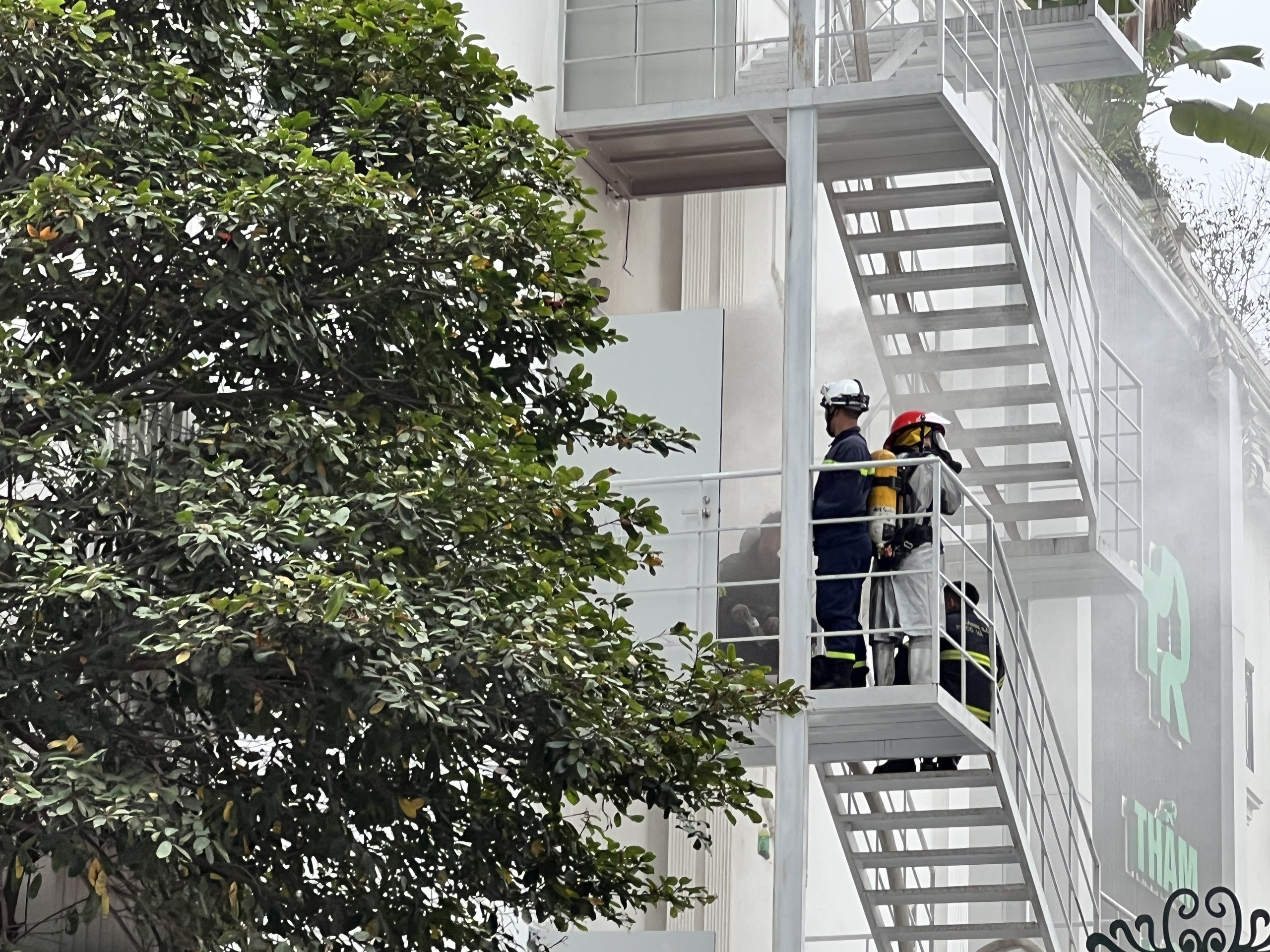 chay quan karaoke anh 1