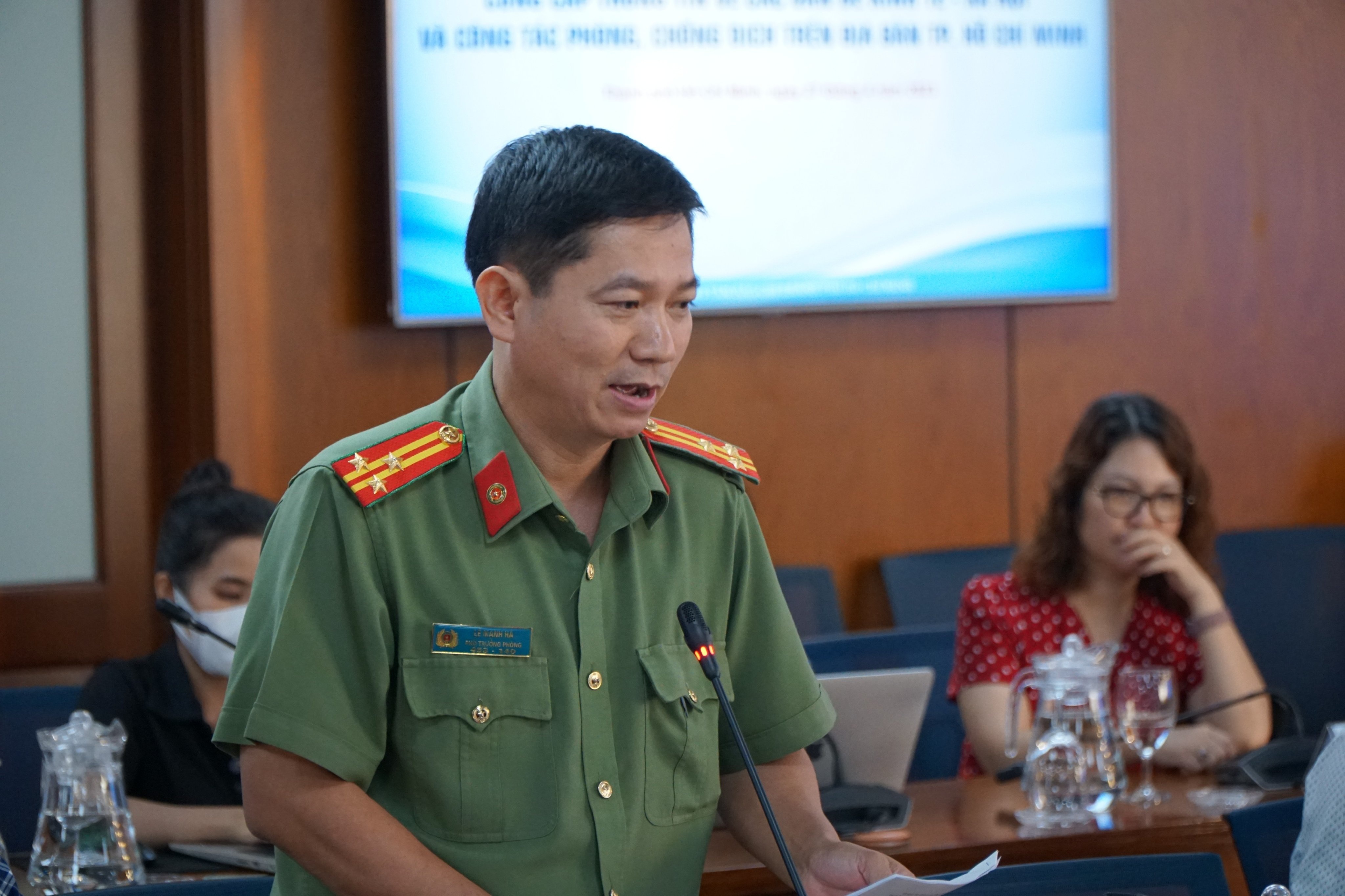 nguoi la chich kim tiem anh 1