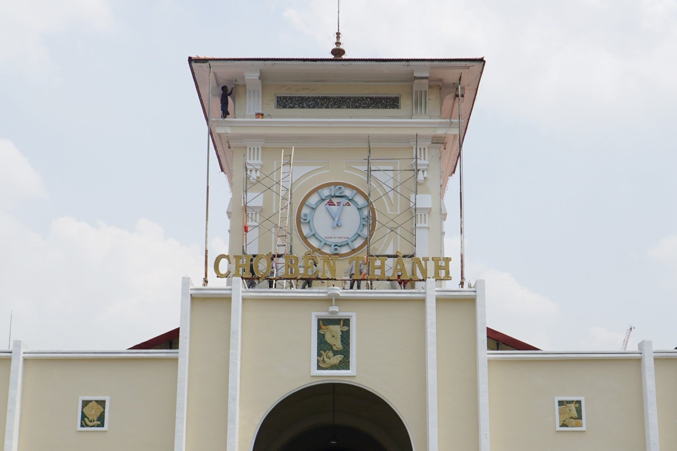 Cho Ben Thanh khoac ao moi truoc le 30/4 hinh anh