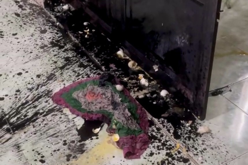 Mot ho dan 2 lan bi nem son nhot, trung thoi luc dem khuya hinh anh