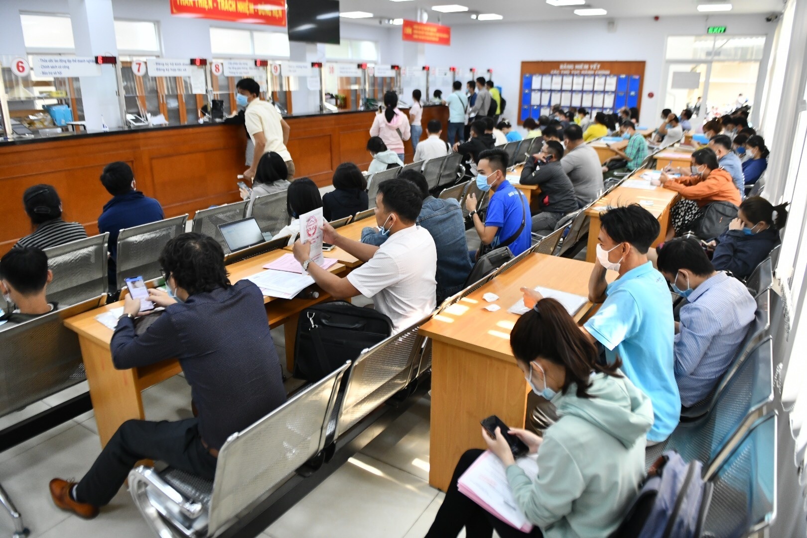 Ly do sinh vien xuat sac tai TP.HCM khong chon lam o co quan Nha nuoc hinh anh