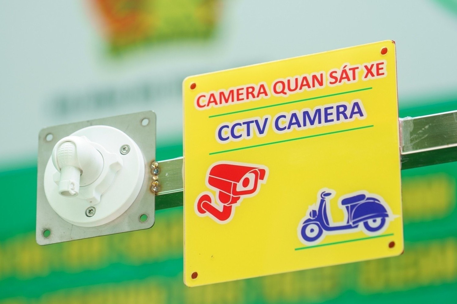 Nha ve sinh cong cong tai TP.HCM bi mat camera sau 2 tuan hoat dong hinh anh