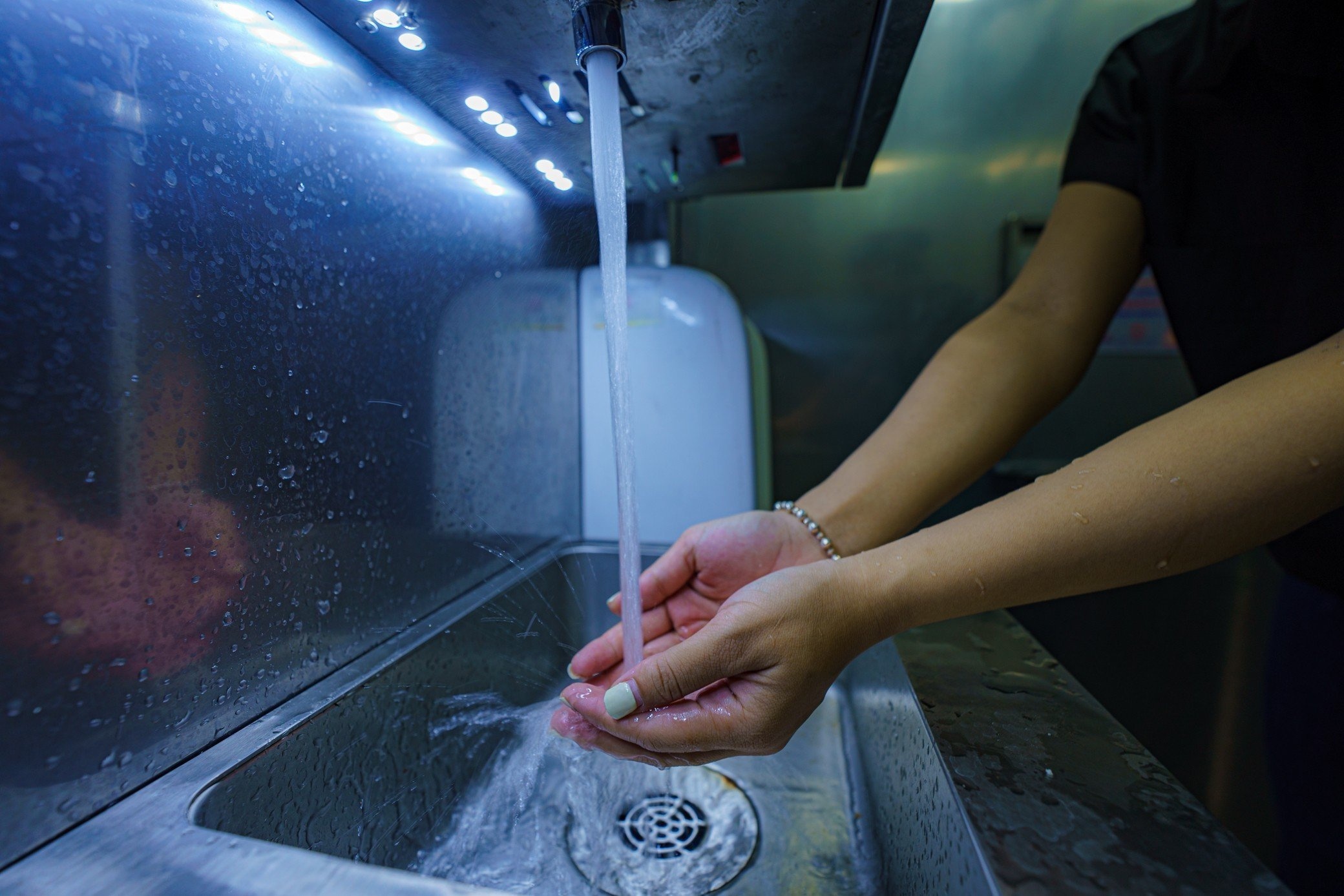 nha ve sinh cong cong anh 9