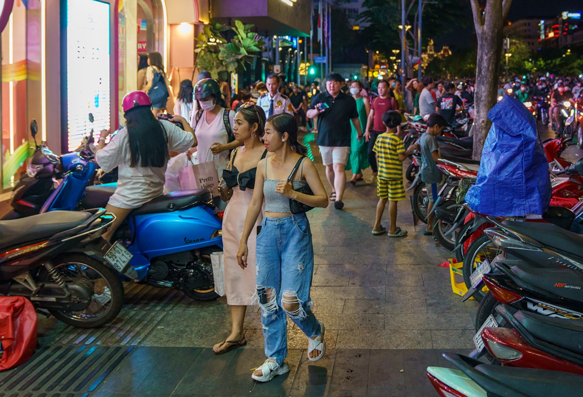 TP.HCM de xuat cho thue via he 20.000-100.000 dong/m2 hinh anh