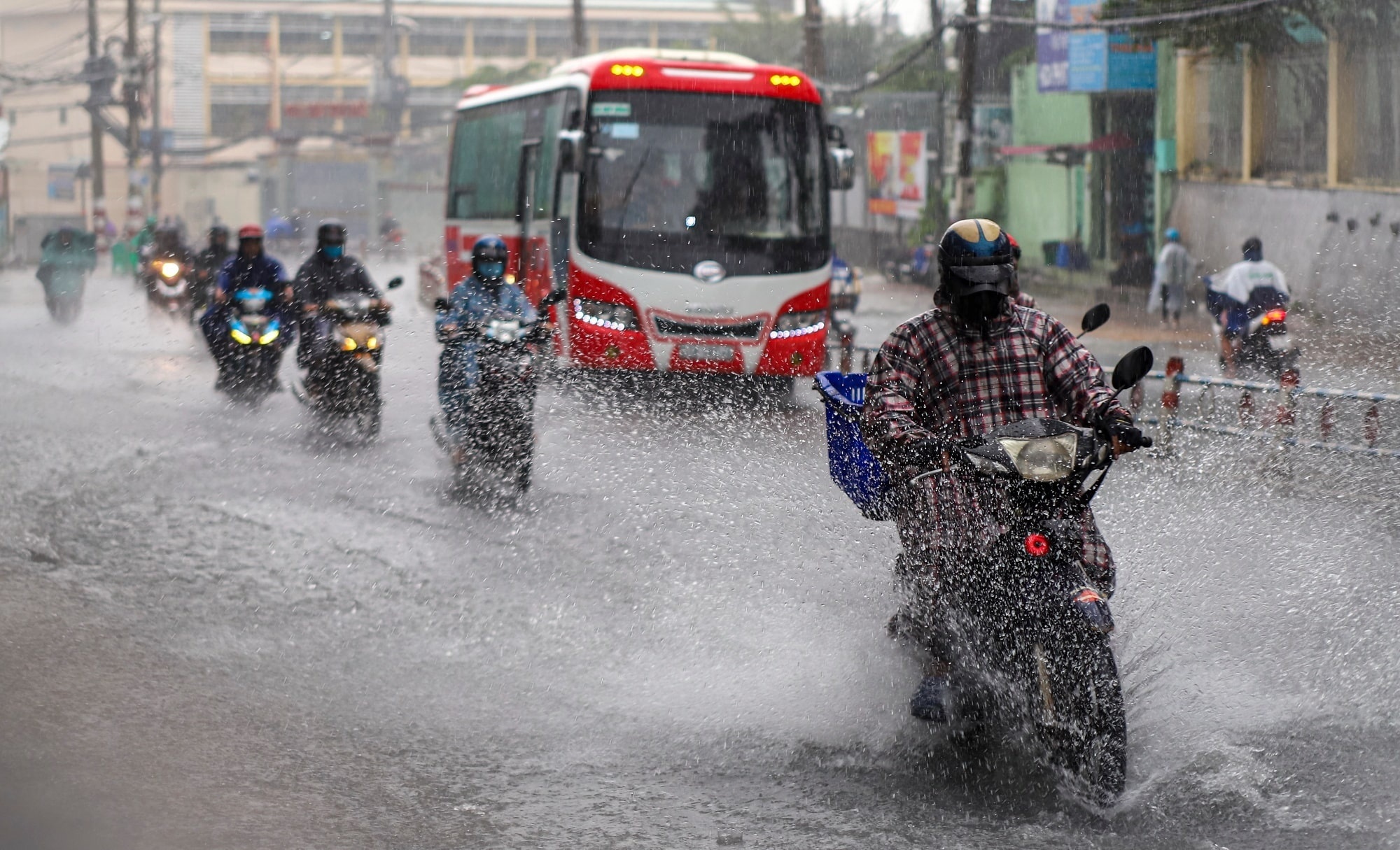 Nam Bo co the don them nhieu dot mua lon trong thang 7 hinh anh