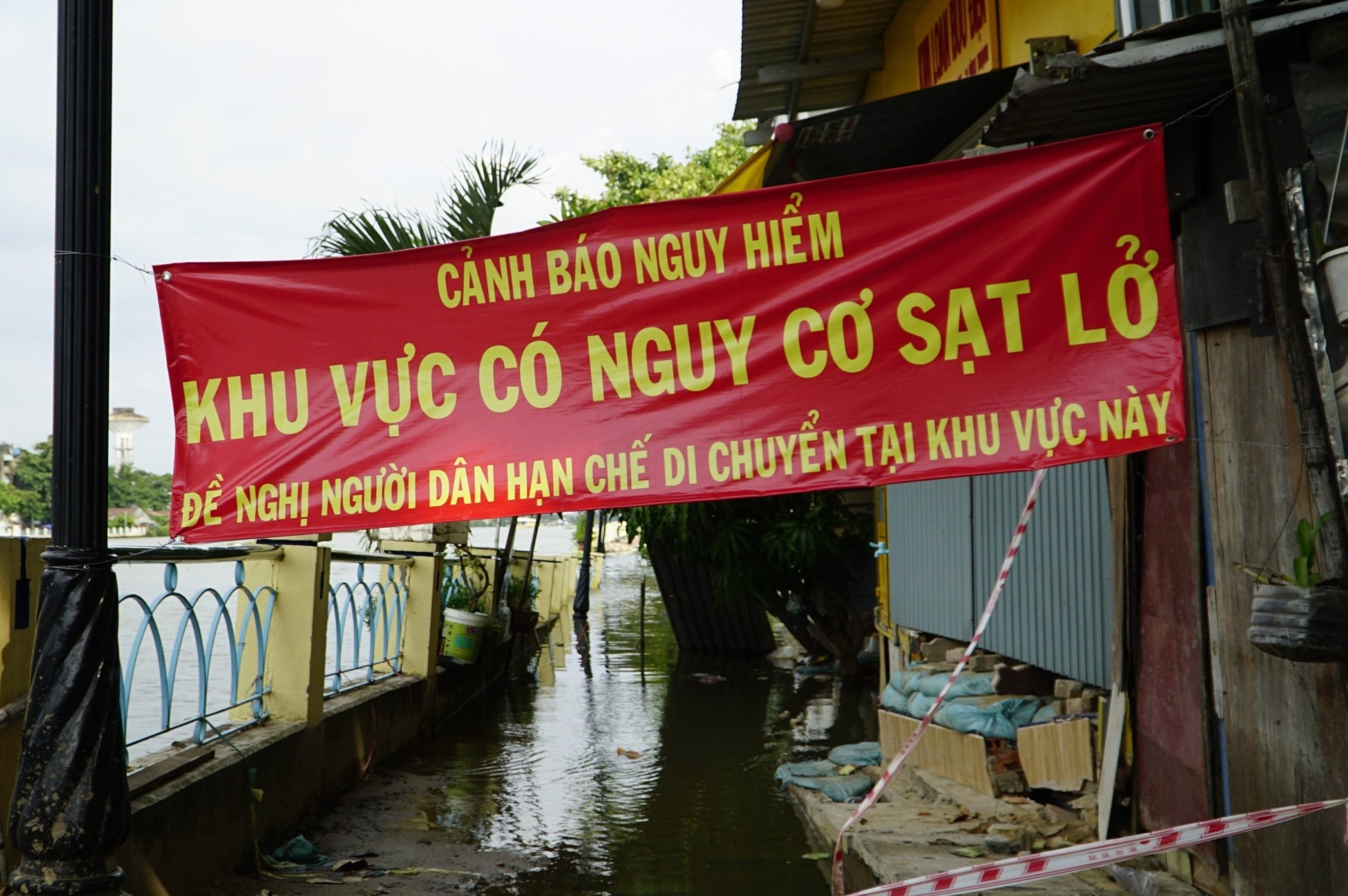 De xuat thue don vi tu van danh gia su co sat lo bo ke Thanh Da hinh anh