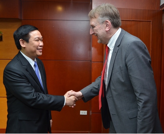 Ban Kinh te Trung uong gap go co quan Nghi vien chau Au hinh anh