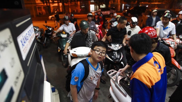 Tu ngay 1/5, gia xang, dau se tang manh? hinh anh