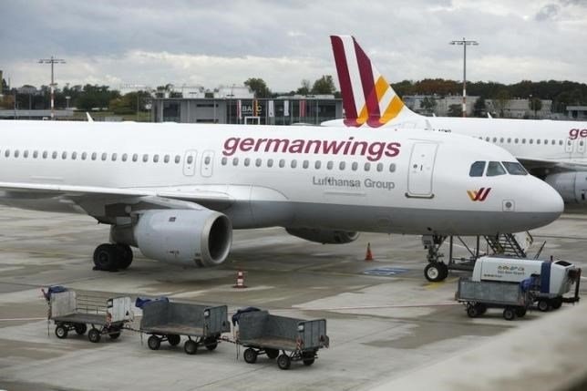 May bay Germanwings bi de doa danh bom hinh anh