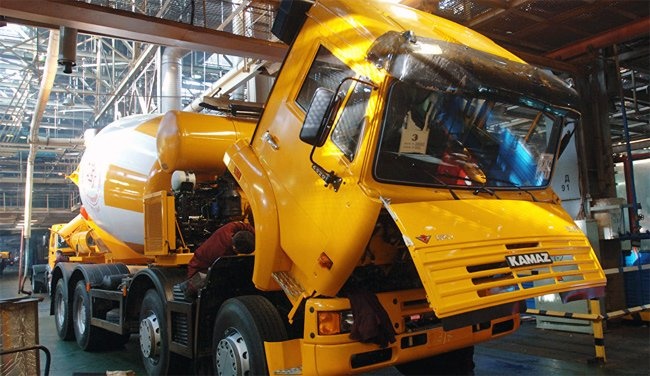 Từ đầu năm 1990, Kamaz dừng xuất khẩu xe sang Việt Nam, tới năm 2000 mới khôi phục lại.