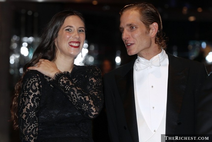 9. Tatiana Casiraghi, 31 tuổi, kinh doanh bia. Phần lớn số tài sản của nữ tỷ phú này đến từ công ty bia Bavaria từ thời ông của cô. Casiraghi thuộc dòng dõi giàu sang kể từ khi mới sinh ra và sau này cô còn kết hôn với vị hoàng tử của Công quốc Monaco. Số tài sản cô đang sở hữu là <abbr class=