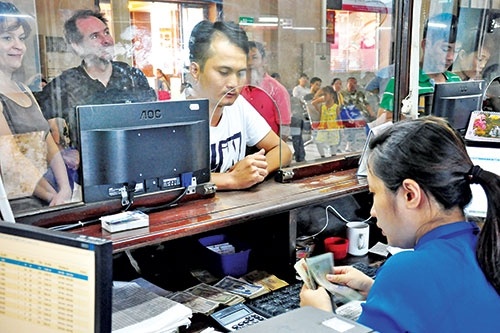 Di lai dip 30/4: May bay het ve re, tau lua chi con ghe ngoi hinh anh