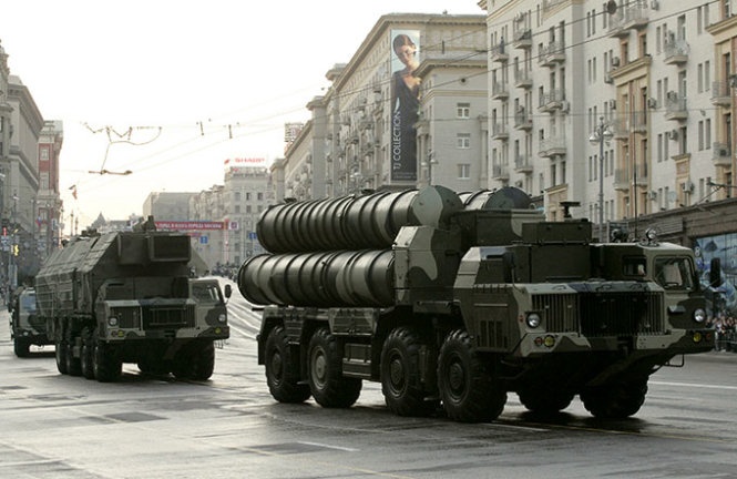 Nga bo lenh cam ban ten lua cho Iran hinh anh