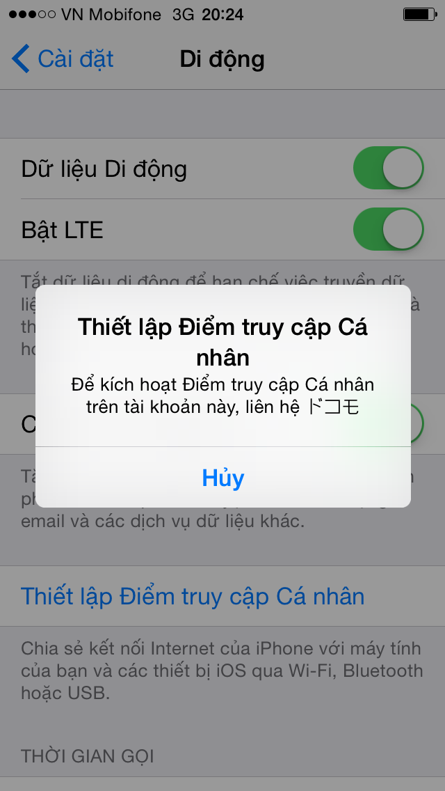 Bên trái là iPhone bản khóa mạng Nhật. Bên phải là iPhone bản quốc tế có tính năng lựa chọn sóng.